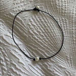 Black pearl choker